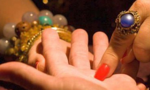 В Кирове цыганка обворовала девушку-инвалида