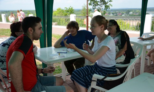 День Молодежи в Кирове: горожане поучаствовали в популярной игре и окунулись в атмосферу 19 века