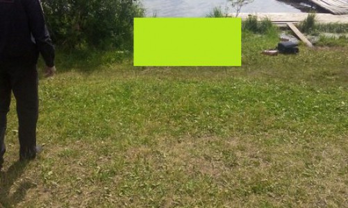 Очевидцы: в Дороничах на берегу пруда тело утонувшего мужчины лежит со вчерашнего вечера (Осторожно, шокирующее фото)