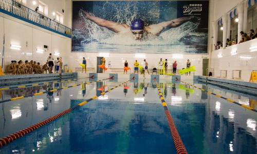 Фоторепортаж: в Кирове прошли соревнования по плаванию на матрасах