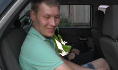 Видео: в Кирове задержали пьяного водителя, который любил похохотать над нетрезвыми нарушителями