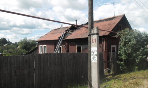 В Нововятске вспыхнул дом: на место происшествия выезжали 11 пожарных машин