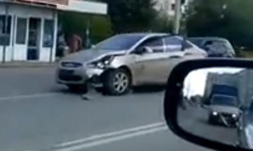 Видео: на улице Солнечной на полном ходу из грузовика вылетели доски