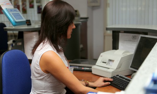 Дню работников почты посвящается: как выглядит работа почтового отделения изнутри?