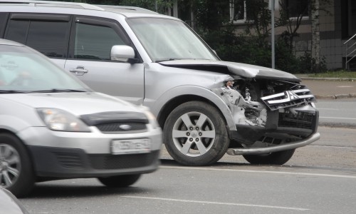 Видео аварии в Кирове: у цирка столкнулись три машины