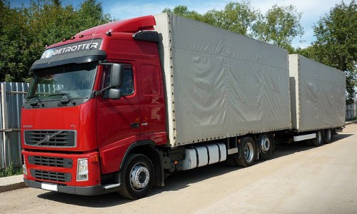 Дальнобойщик из Кировской области вернул сбежавшего из дома подростка домой