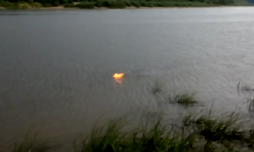Видео: в Кировской области молния ударила в реку, вспыхнул огонь