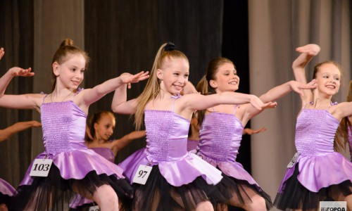 Кировские девочки из студии "Маленькая Леди" выступят в Австрии на чемпионате мира по футболу