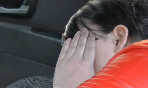 Видео: в Кирове задержали пьяную девушку, которая решила прокатить по городу подругу