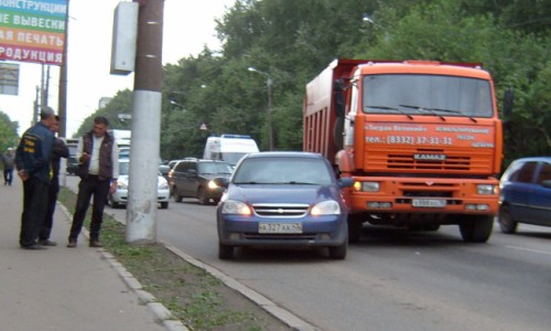 На Производственной столкнулись «КАМАЗ» и «Шевроле»: из-за ДТП образовалась большая пробка