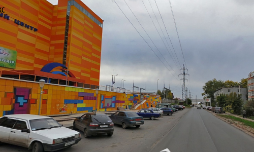 В Кирове на парковке торгового центра "Джам Молл" из машины украли 18 000 рублей