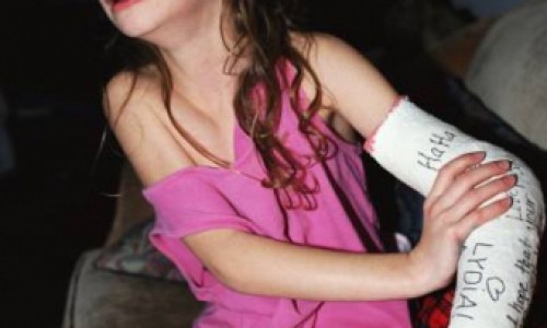 Директора школы в Кировской области оштрафовали на 10 тысяч из-за «первоклашки», сломавшей руку на уроке