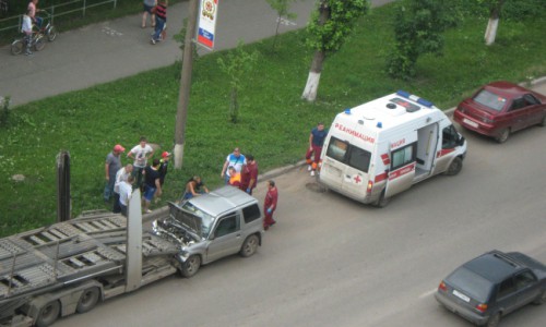 В Кирове иномарка протаранила фуру
