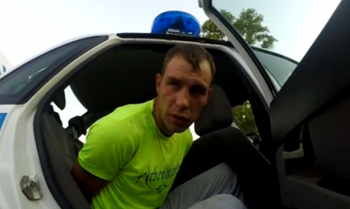 Видео: в Кирове поймали пьяного водителя, который катал друга на машине своей жены