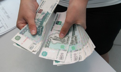 Рабочим, «продажникам» и IT-специалистам начнут увеличивать зарплаты