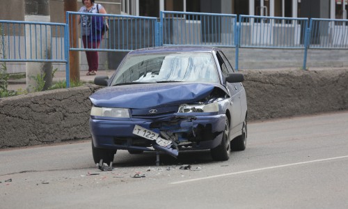 На Октябрьском проспекте столкнулись «ВАЗ» и «Шкода»: образовалась огромная пробка