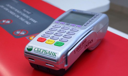 Все больше клиентов Волго-Вятского банка Сбербанка переходят на безналичную систему оплаты товаров и услуг
