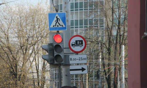 В Кирове на трех перекрестках отключат светофоры