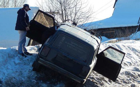 В Кировской области ВАЗ сбил ребенка, который играл на обочине дороги