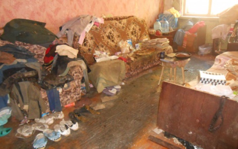 В Чепецке соседи выселили пенсионерку из страшной квартиры