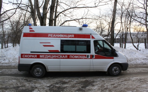 В Кирове мужчина поджег свою гостью: женщину срочно увезли в больницу