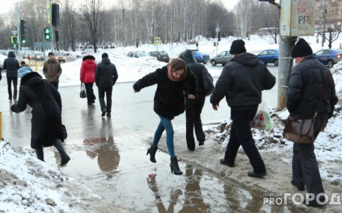 Мэр сравнил кировские тротуары с бобслейными трассами