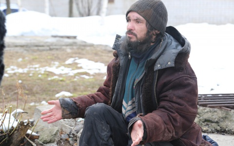 Бродяга с ампутированными стопами пропал из коллектора на Филейке