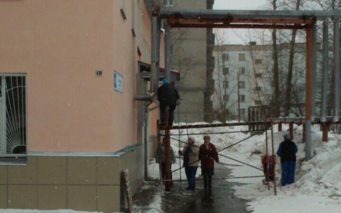 Кировчанин: "В Нововятске покрасили трубу в метель к приезду губернатора"