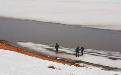 В Кирове спасли детей, которые перешли Вятку по трескающемуся льду