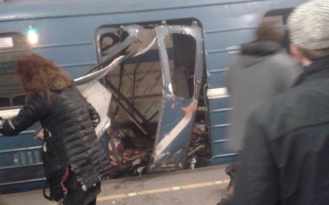 Очевидцы о взрывах в Петербурге: "В городе полный треш"