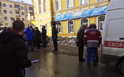 Начальник отдела УК помещен в СИЗО из-за гибели кировчанки от глыбы снега