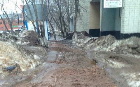 Глава горадминистрации проверит тротуар у женской консультации