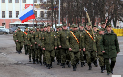 В Кирове на площади начались репетиции парада Победы