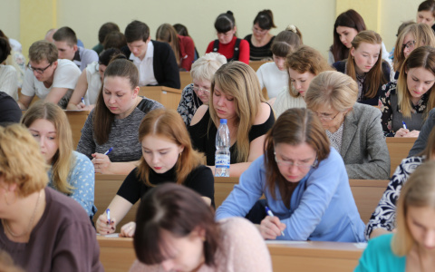 30 кировчан написали "Тотальный диктант" на "отлично"