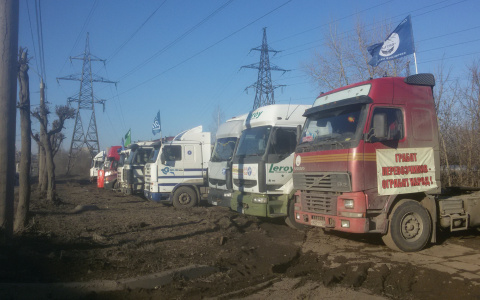 В Кирове дальнобойщики разбили протестный лагерь на улице Луганской