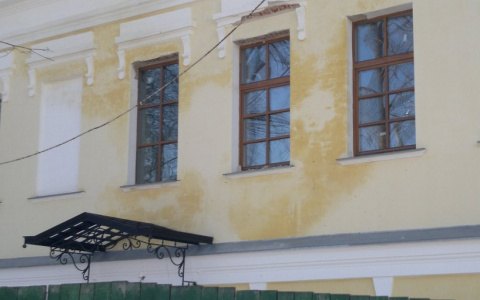 Подрядчиков оштрафовали за ремонт здания музея Васнецовых