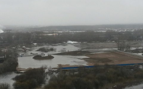 В Вересниках затопило строительную площадку легкоатлетического манежа