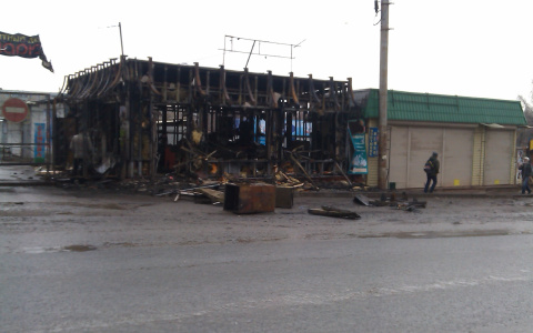 В Кирове  на площади Конева сгорела закусочная "Данар"