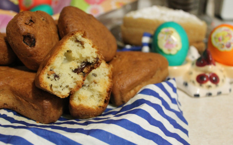 Пасхальная выпечка: кексы с изюмом