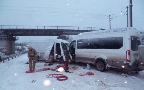 МЧС опубликовало список пострадавших в ДТП на трассе Киров-Советск