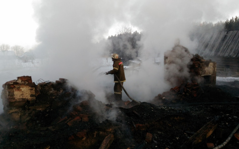 В Кировской области на пепелище обнаружили тела двоих человек