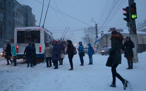 Глава администрации дал коммунальщикам 3 дня для очистки Кирова от снега