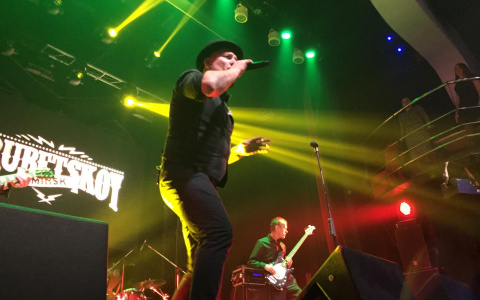 Cолист группы "Трубецкой" посвятил концерт в Кирове борьбе с непогодой