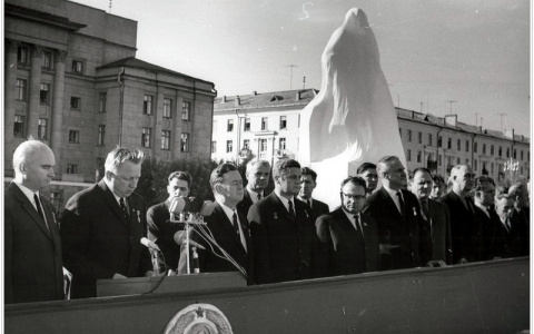 8 фотографий о том, как открывали памятник Владимиру Ленину на Театральной площади