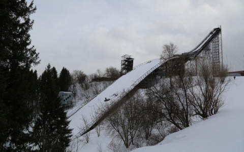 Власти рассказали, сколько миллионов нужно на ремонт трамплина на Филейке