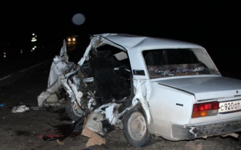 Смертельное ДТП в Кировской области: на трассе "семерка" врезалась в фуру