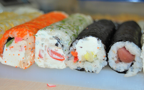 Как это устроено: что происходит на кухне службы доставки роллов