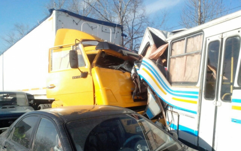 В Самарской области кировчанин спровоцировал ДТП из 14 машин