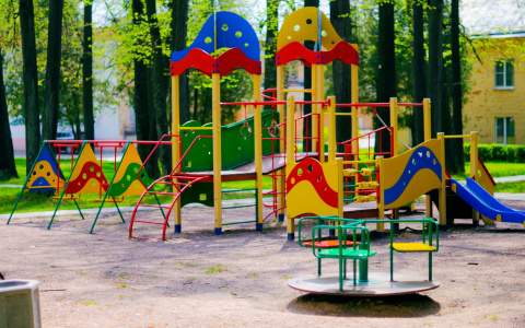 Безопасный пол для детской площадки