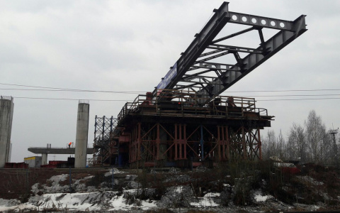 В Чистых прудах начинают монтировать пролеты путепровода